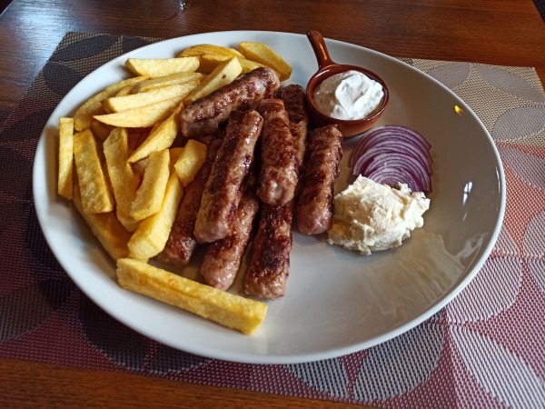 Montenegrin Ćevapi with cream and fries