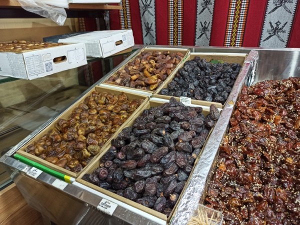 How to choose the best dates in Oman