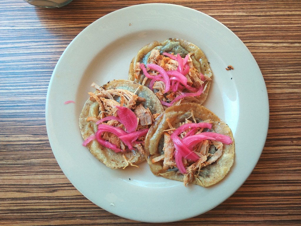 Tostadas with chicken and onion.
