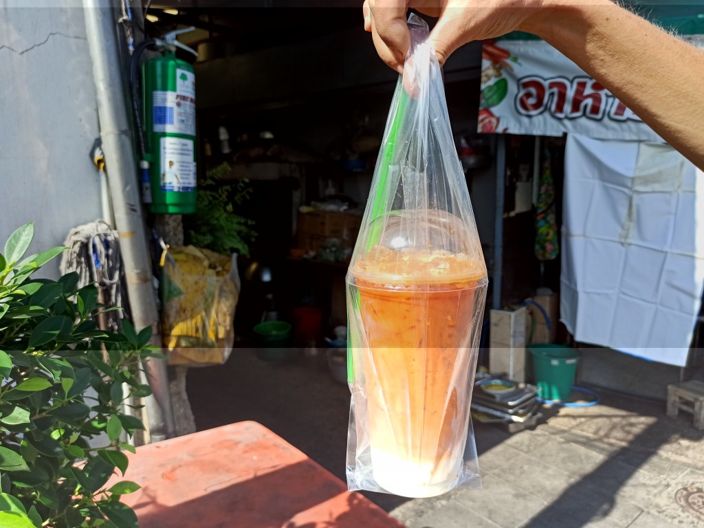How to make traditional Thai milk tea?