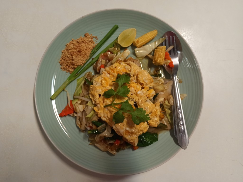 What to eat before a jungle trek in Thailand? 7 top breakfast sets before trekking in Thailand - Pad-Thai with vegetables