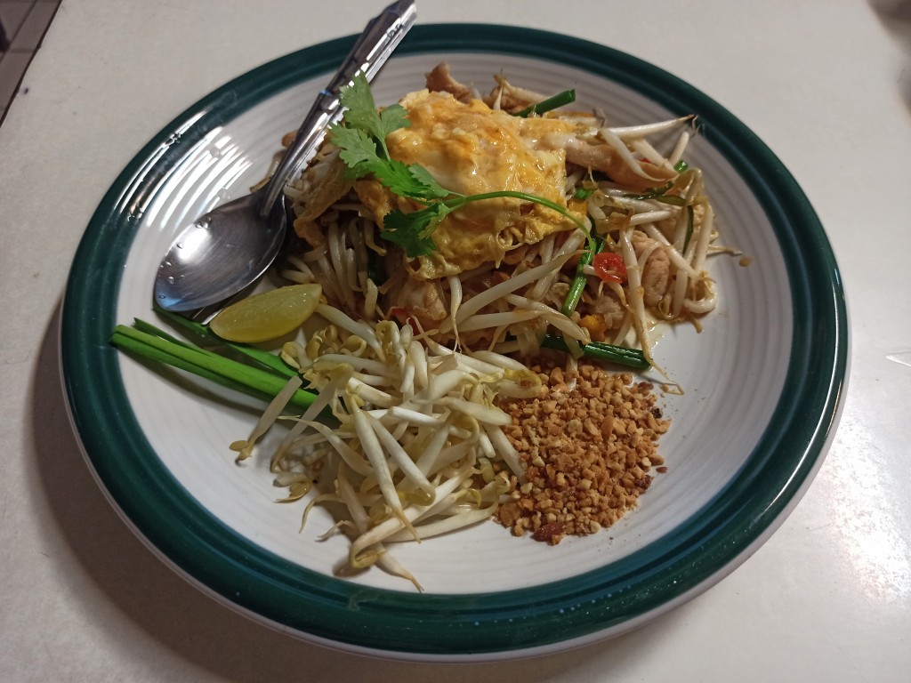 What to eat before a jungle trek in Thailand? 7 top breakfast sets before trekking in Thailand - Pad-Thai with chicken or pork
