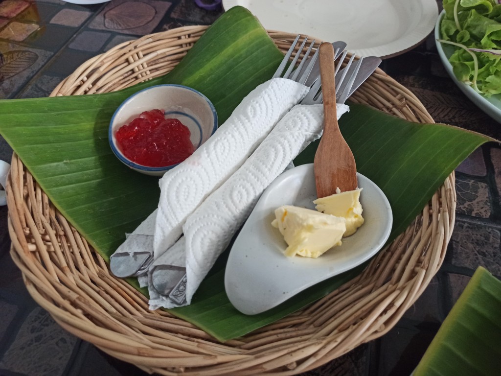 What to eat before a jungle trek in Thailand? 7 top breakfast sets before trekking in Thailand - Toasts with jam