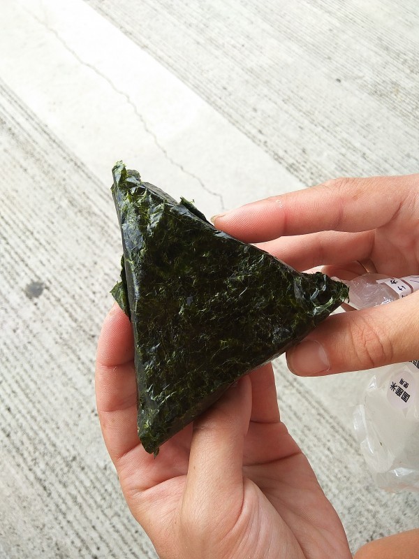 Unpacking an onigiri.