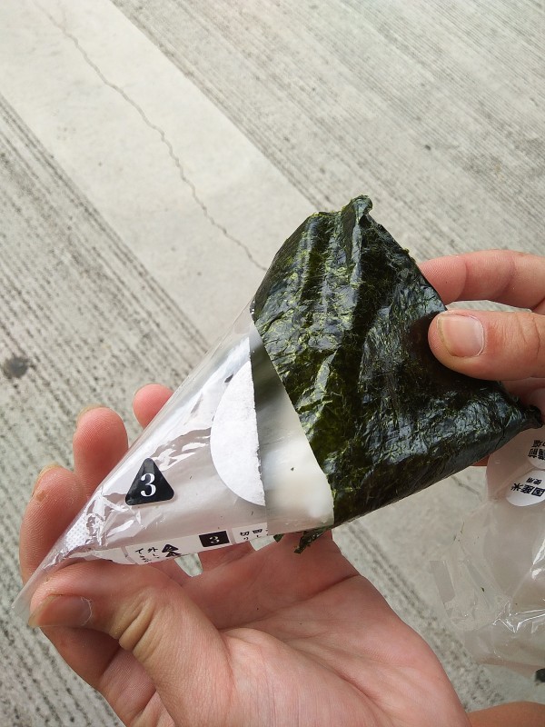 Unpacking an onigiri.