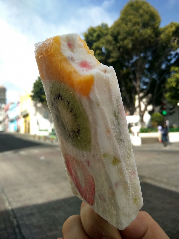 Natural yogurt ice creams with fruit slices - kiwi, mango and strawberry.