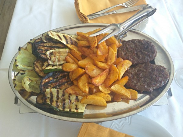 Pljeskavica - a Croatian alternative to a regular burger? (Part 2) Pljeskavica - a Croatian alternative to a regular burger? (Part 2)