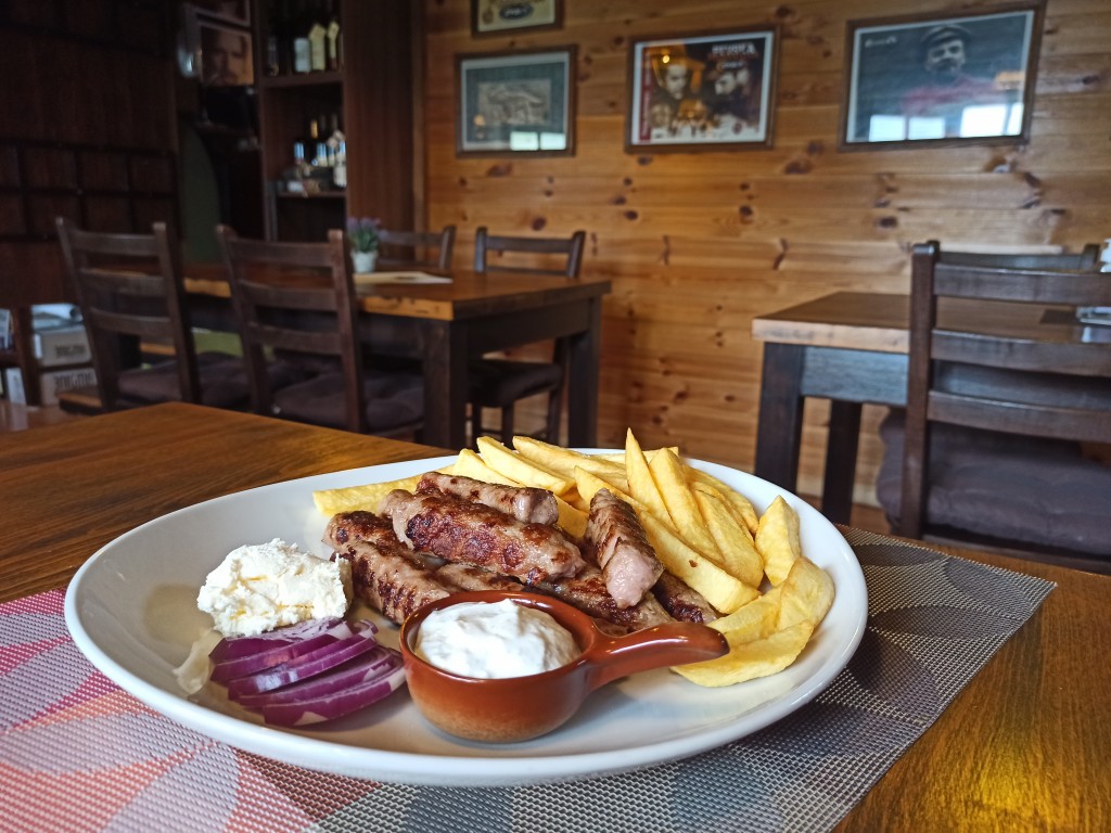 Montenegrin Ćevapi with cream and fries