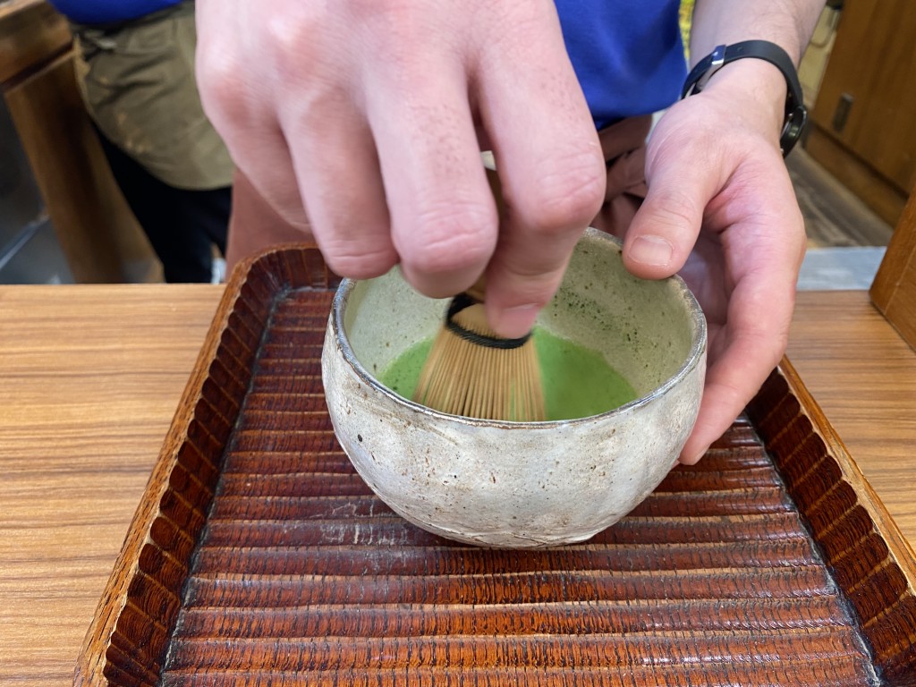 Create this characteristic froth by whisking or shaking the beverage. Whisk in the direction from the bottom of the ‘chawan’ or bowl till the upper layer of the beverage