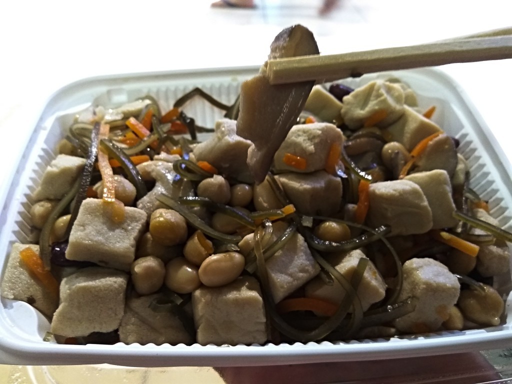A healthy tofu meal full of proteins.