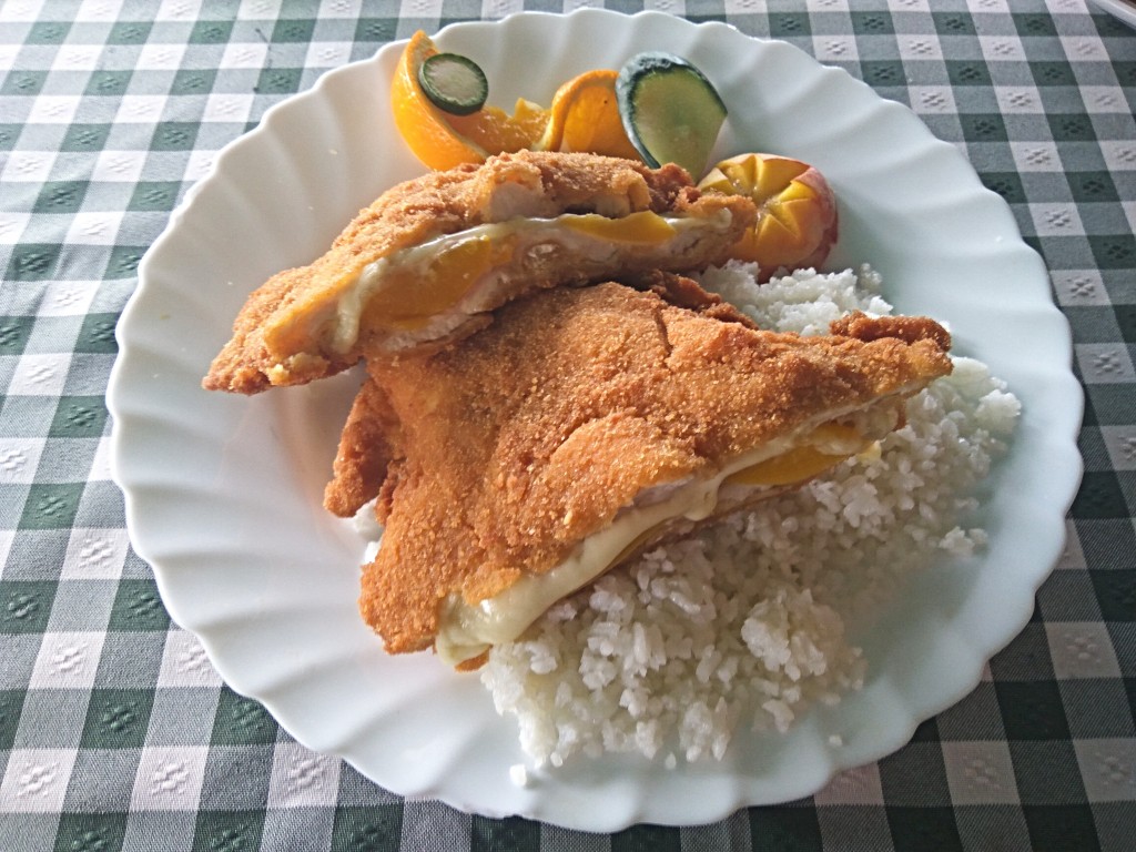 Chicken stuffed with peach - Bóbitás csirkemell. Chicken stuffed with peach - Bóbitás csirkemell.