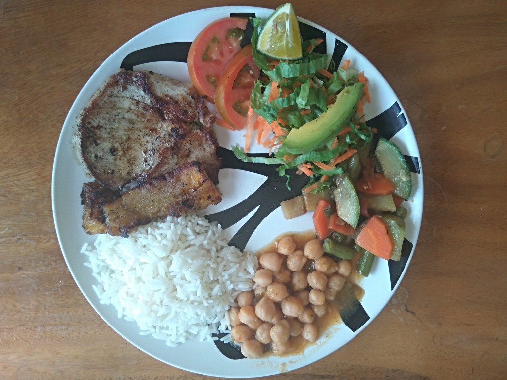 Casado con pescado - atun - casado with fish (tuna) - Costa Rica Casado con pescado - atun - casado with fish (tuna) - Costa Rica