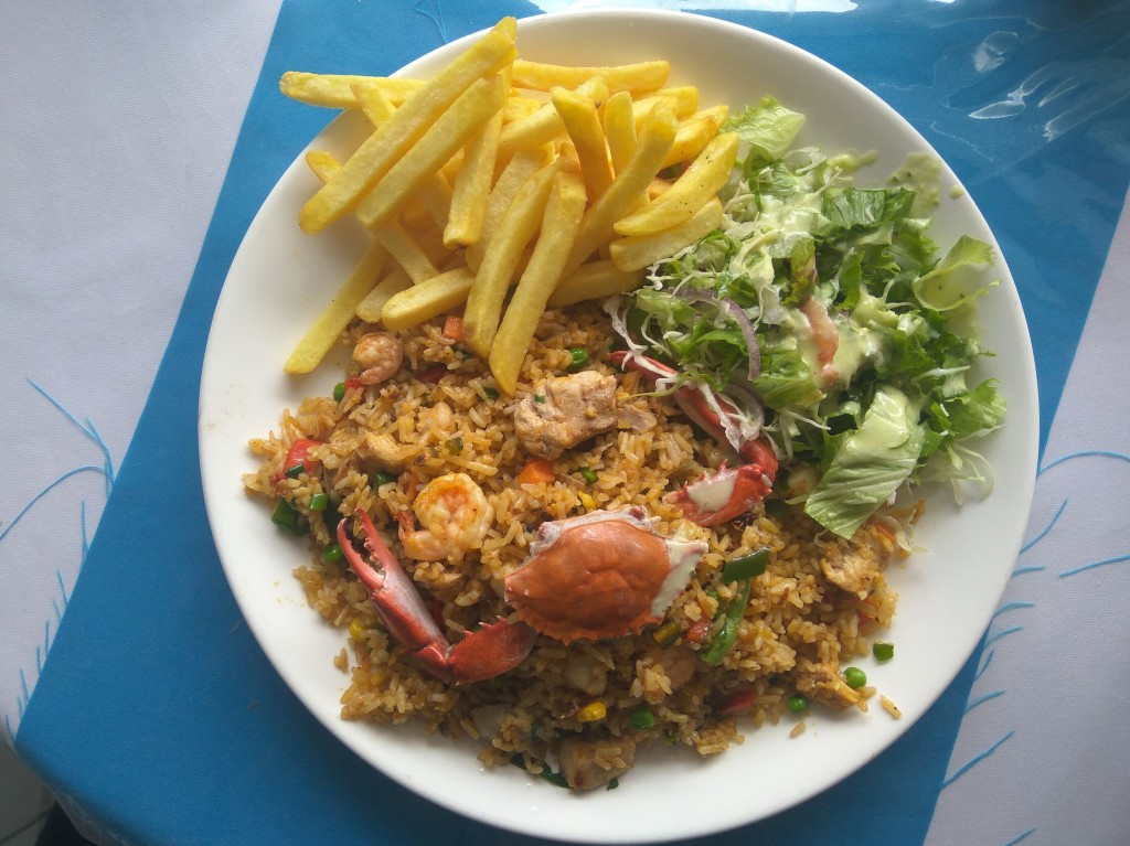 Rice with seafood and lettuce salad - Costa Rica