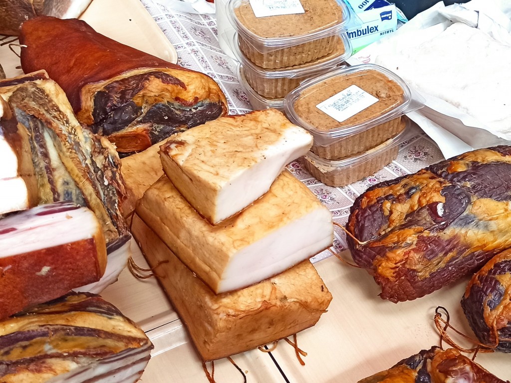 Hungarian szalona or Romanian salo Hungarian szalona or Romanian salo