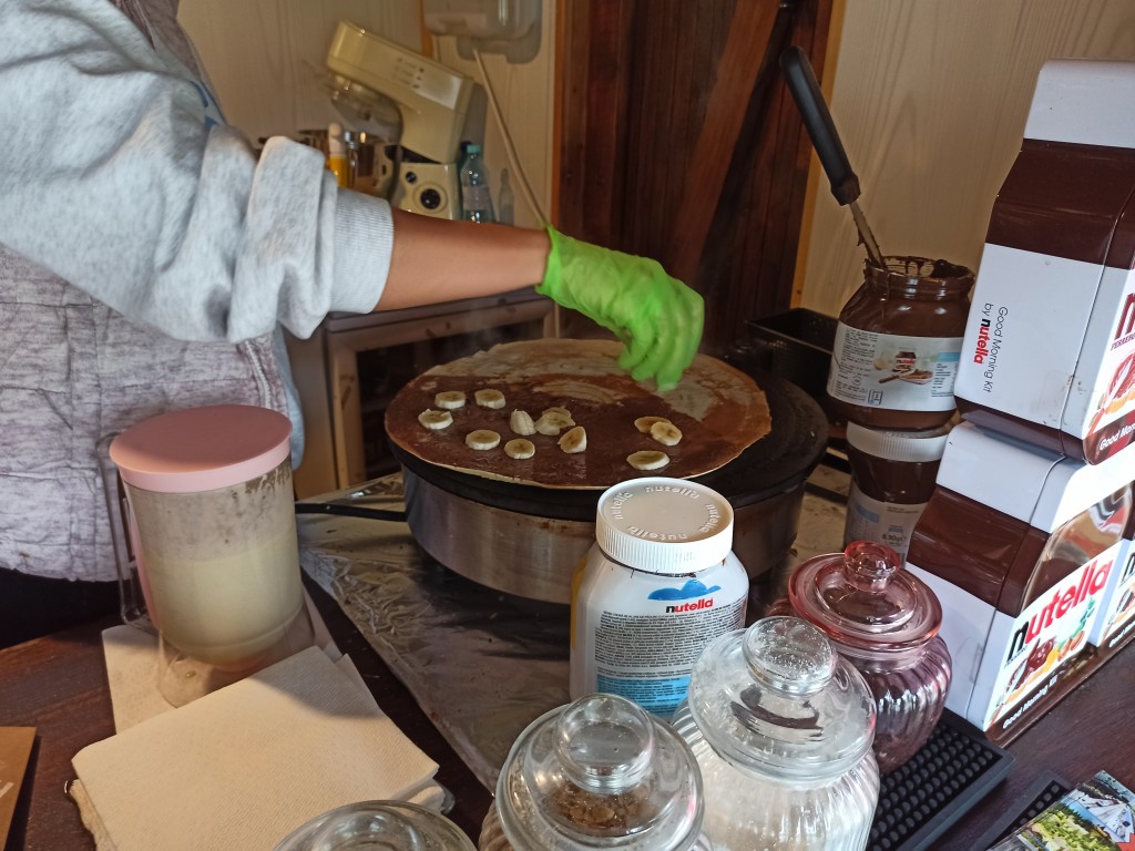 How to make sweet pancakes with Nutella and bananas? How to make sweet pancakes with Nutella and bananas?