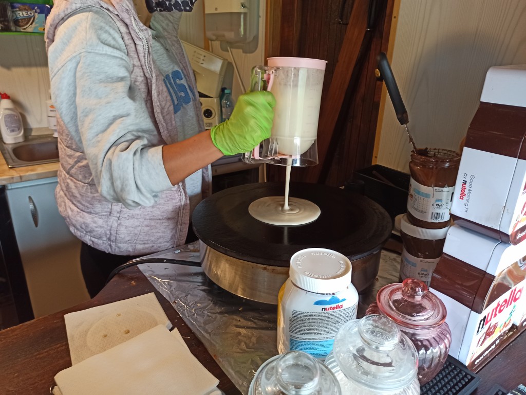 Prepare batter for sweet pancakes as in the recipe above. Prepare batter for sweet pancakes as in the recipe above.