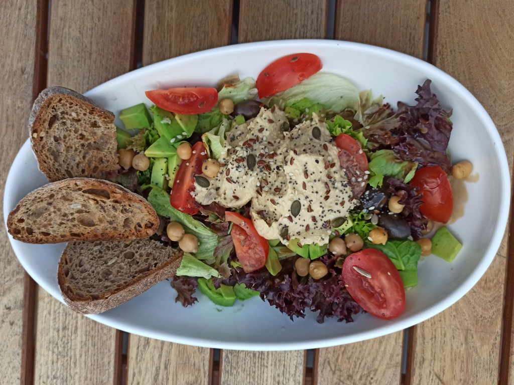 Vegan energetic bomb - hummus & avocado salad Vegan energetic bomb - hummus & avocado salad