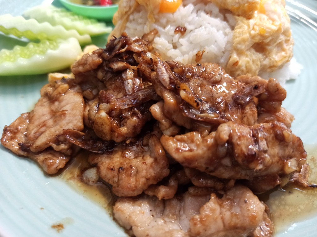 Omlette on rice with fried pork and garlic served with chilis in a fish sauce – what is that?