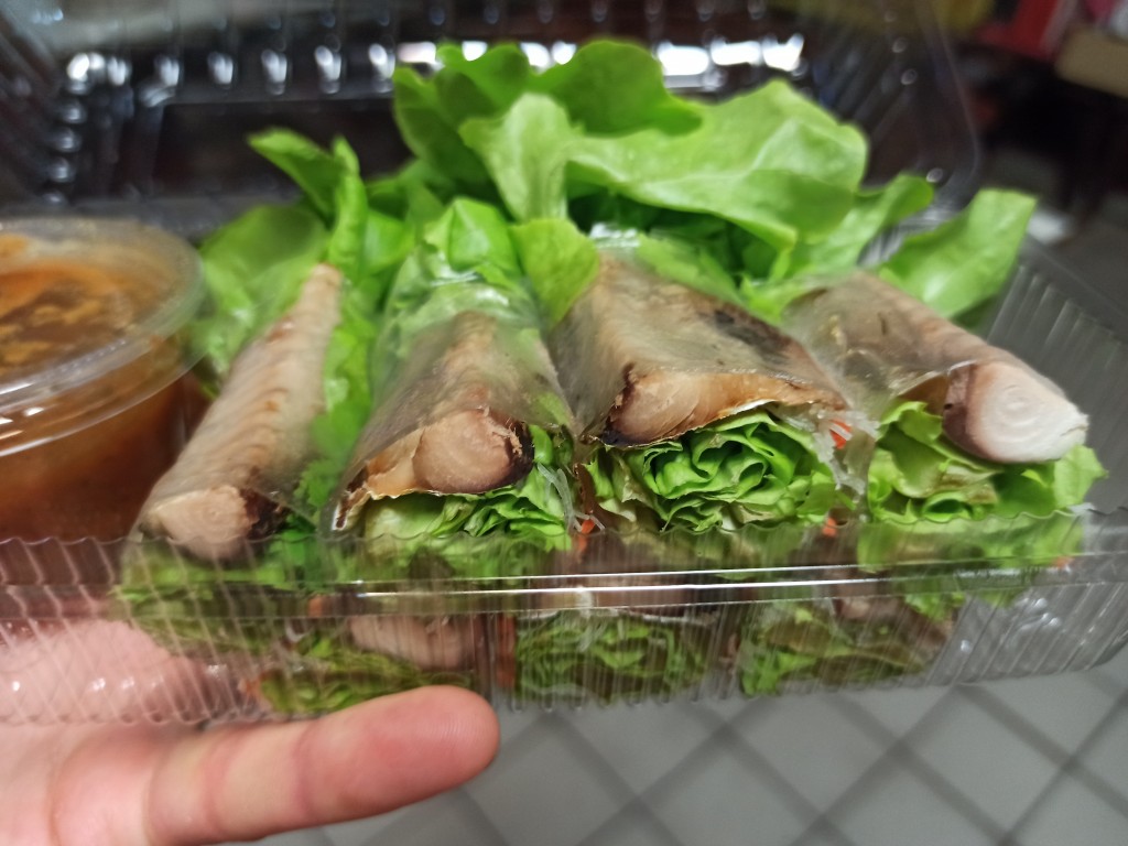 Fresh tuna spring rolls with Thai seafood dipping sauce