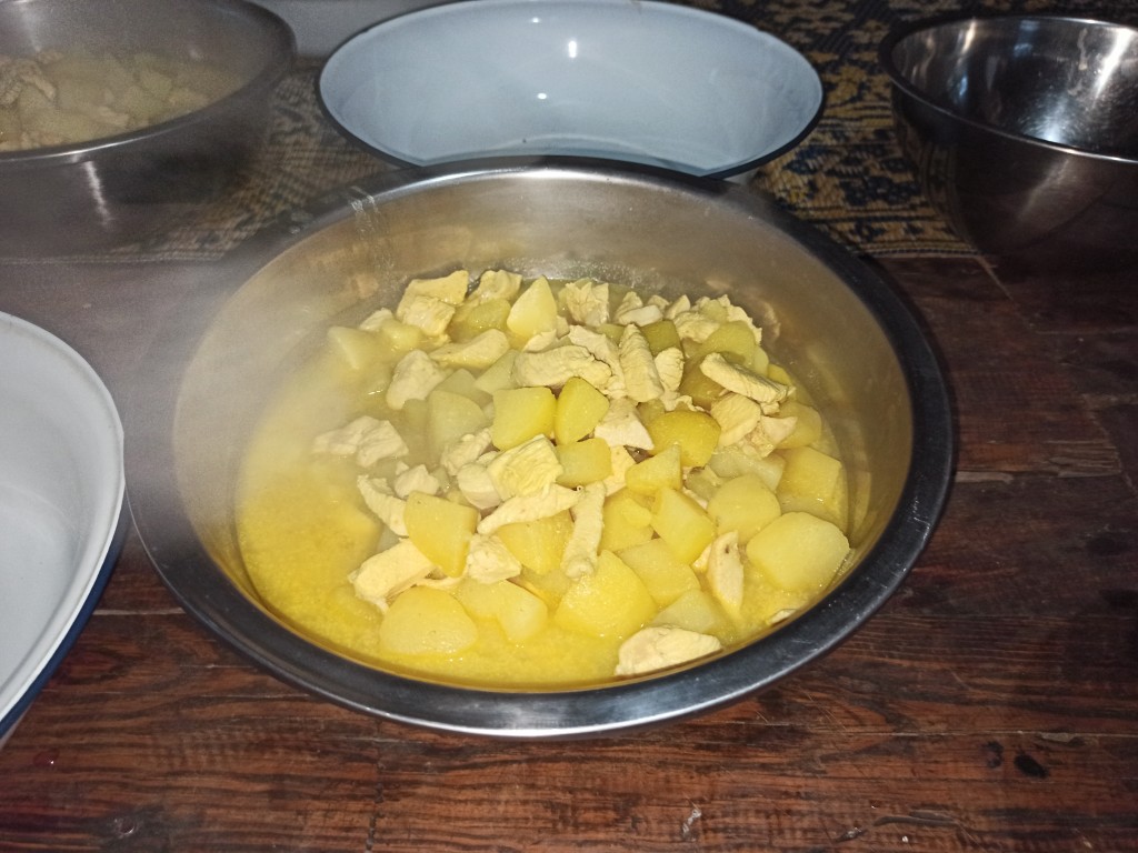 Yellow chicken curry