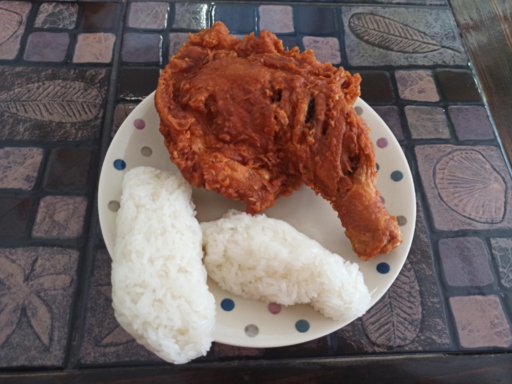 Sticky rice with a crispy chicken leg Sticky rice with a crispy chicken leg
