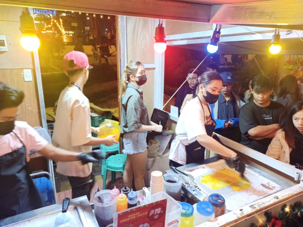 A culinary visit to Europe on the Christmas market in Baguio - fried ice creams