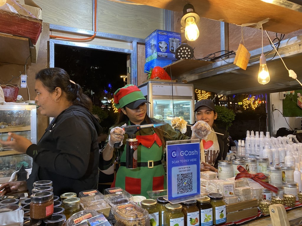 A culinary visit to Europe on the Christmas market in Baguio - fried ice creams