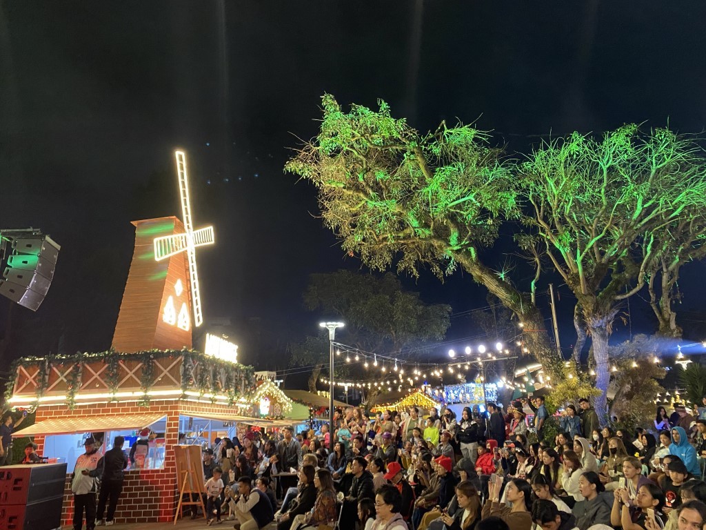 A culinary visit to Europe on the Christmas market in Baguio - Moulin Rouge