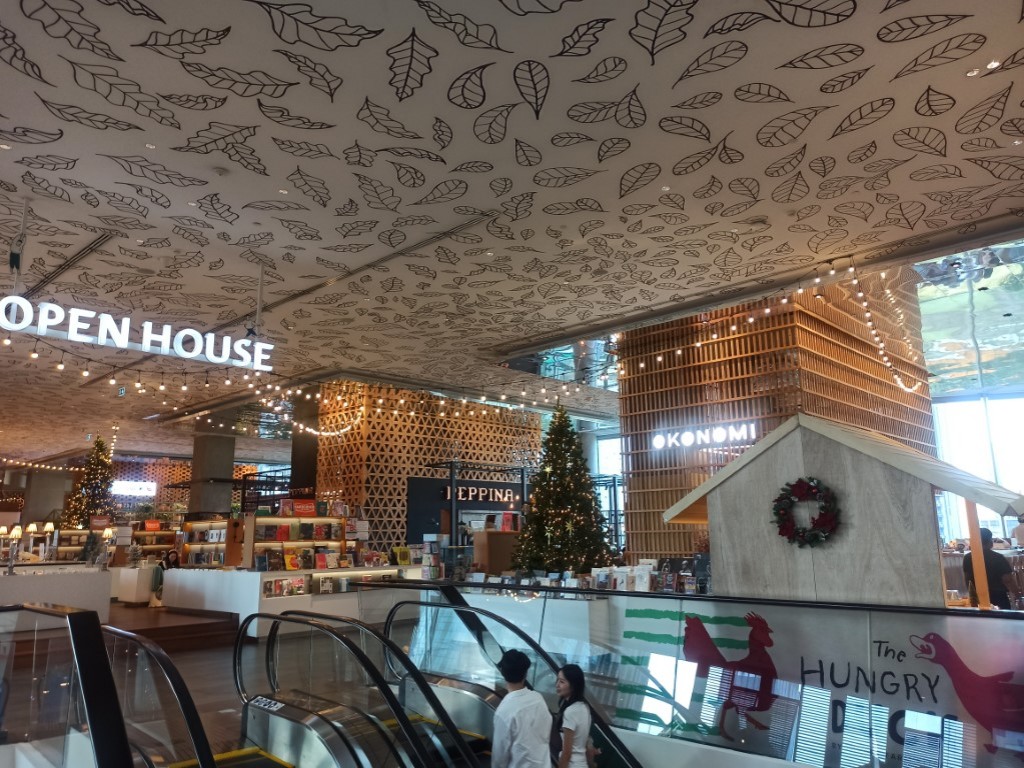 Visit Eathai and feel the exquisite spirit of Thai culture in luxury Central Embassy in Bangkok Visit Eathai and feel the exquisite spirit of Thai culture in luxury Central Embassy in Bangkok