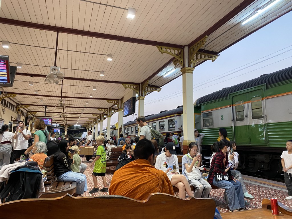 Why Take the Train to Ayutthaya? Why Take the Train to Ayutthaya?