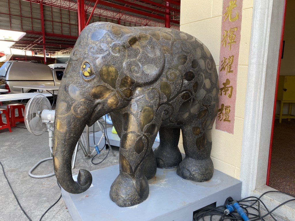 4. Golden Clovers 4. Golden Clovers