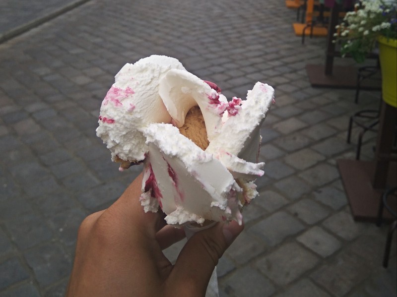 Yogurt and cherries ice creams Yogurt and cherries ice creams