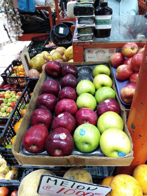 Costa Rican popular fruits - apples
